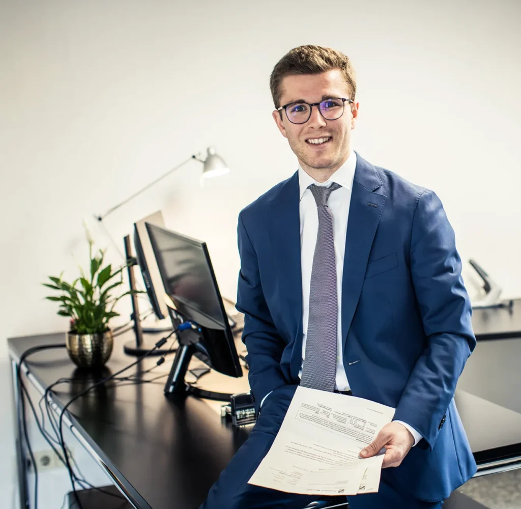 Matthias Steer ist Steuerberater, Steuerfachwirt, Bilanzbuchhalter und Fachberater für Unternehmensnachfolge