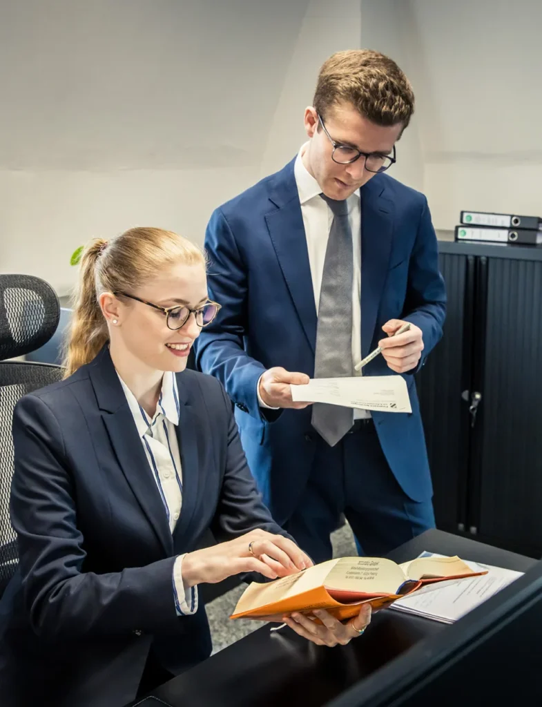 Isabella Huber und Matthias Steer im Beratungsgespräch
